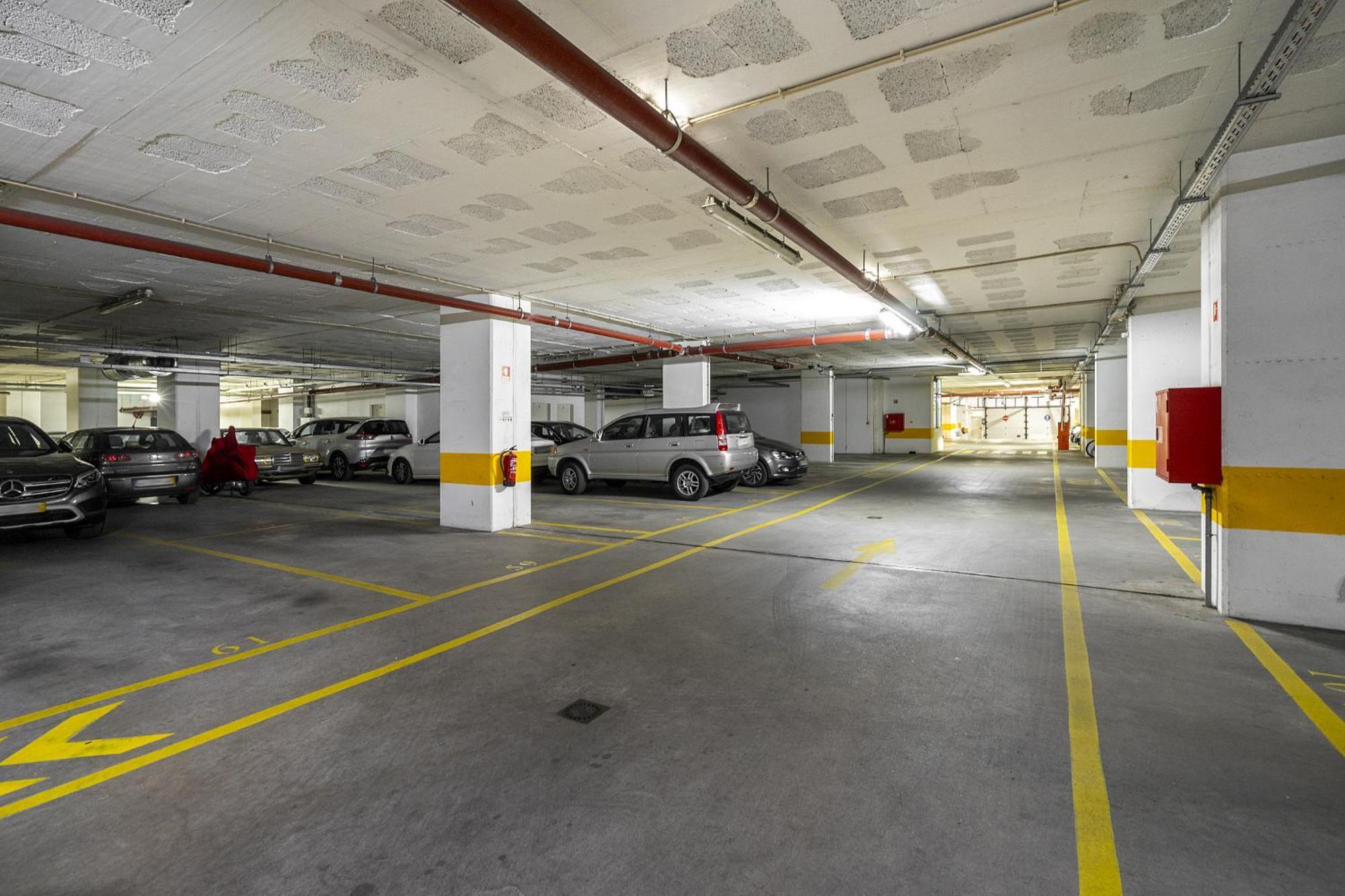 Whome Family Condo - Urban Retreat With Parking, Ac, Elevator In Great Location Lisabona Exterior foto